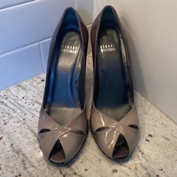 Stuart Weitzman stunning and elegant open toe  patent leather pumps. Size 7 1/2 - Picture 3 of 7